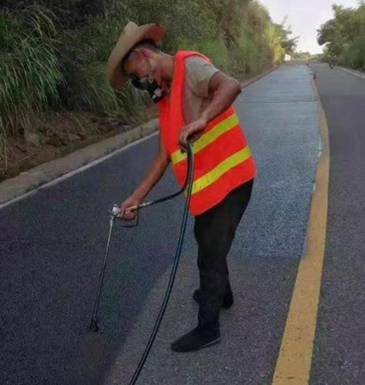 那曲路面喷涂翻新彩色步道施工方案